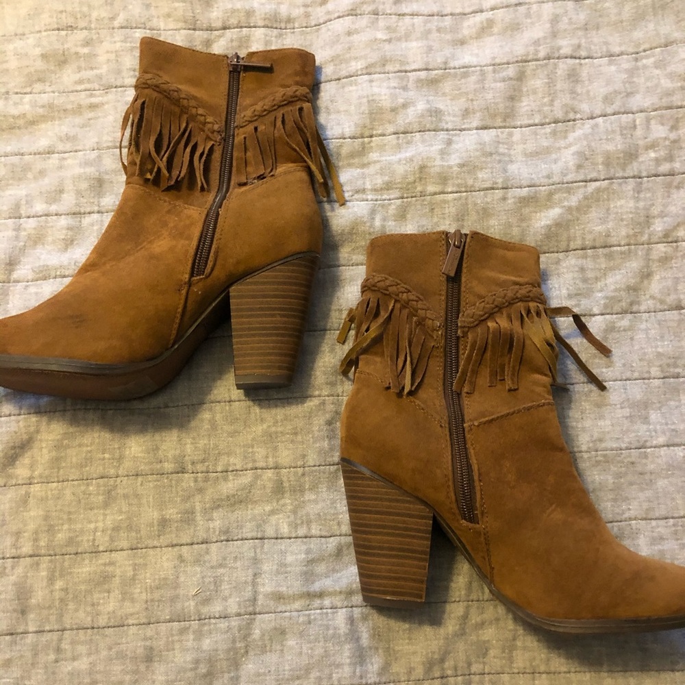 Brown fringe heeled boots - Picture 3 of 3